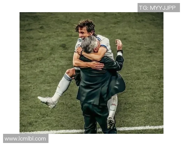 从普通球员到足球明星的华丽转变与更衣室背后的故事